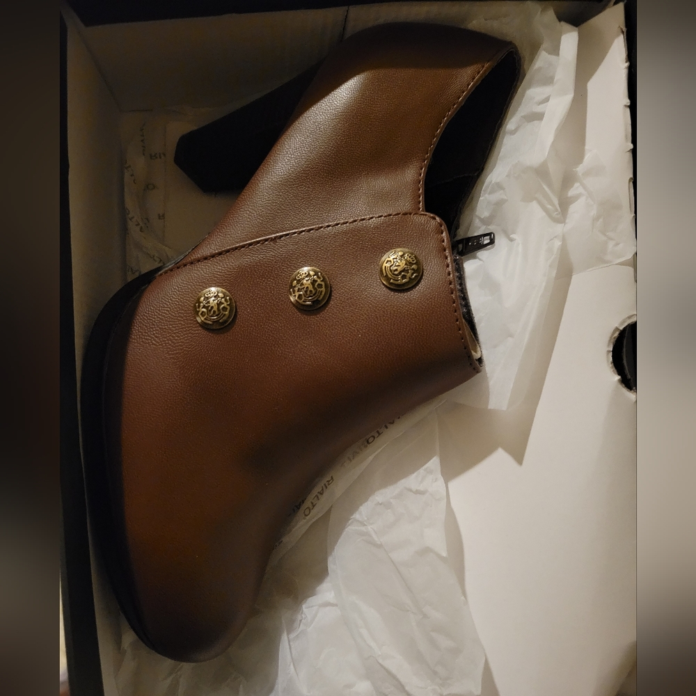 Brown Rialto Heels - Picture 2 of 5